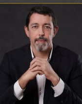 Frederico Ribeiro Ramos, consultor da Atomtech, de braços cruzados sobre a mesa
